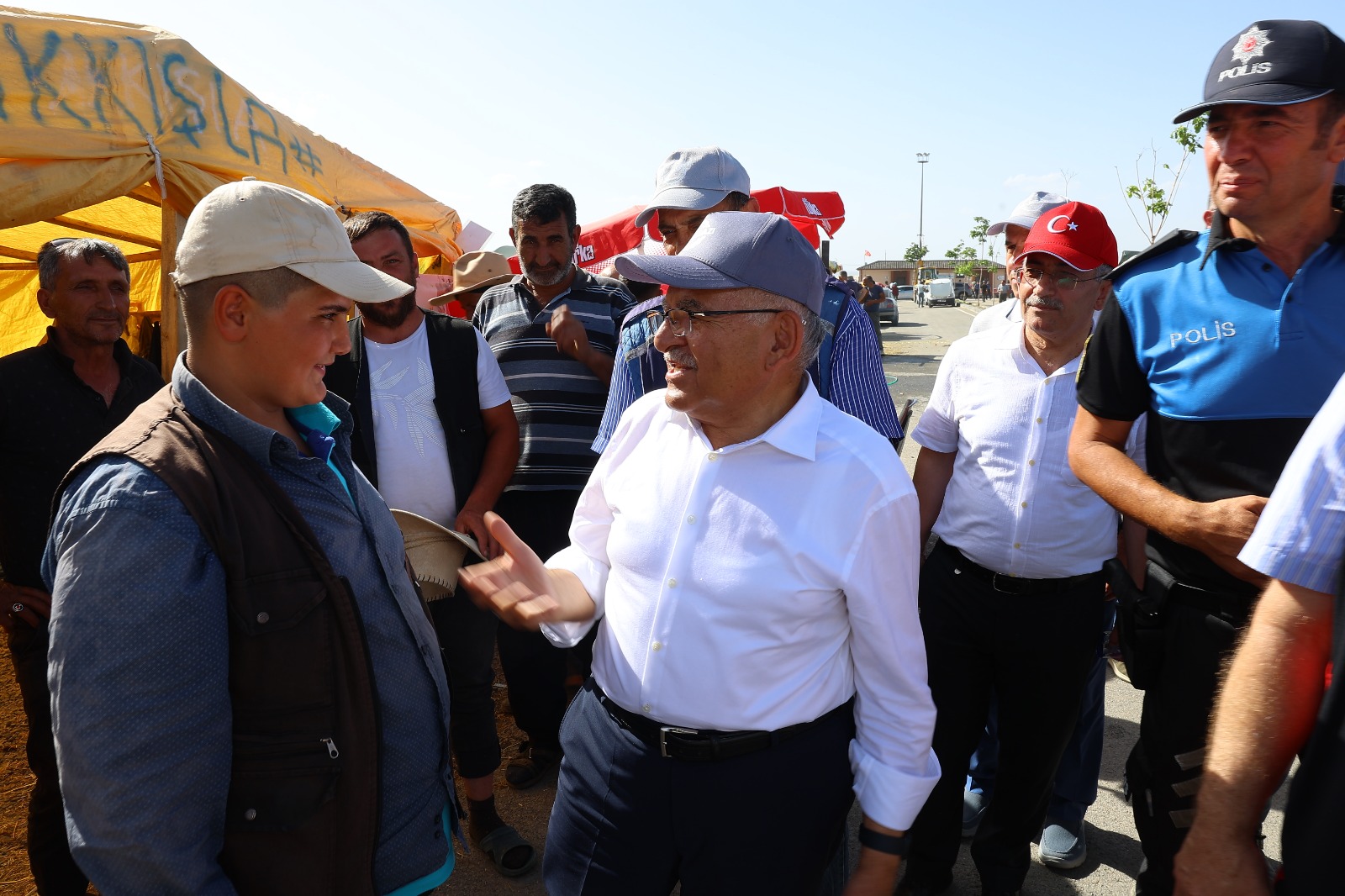 Başkan Büyükkılıç’tan Mimarsinan Kurban Pazarı Ziyareti