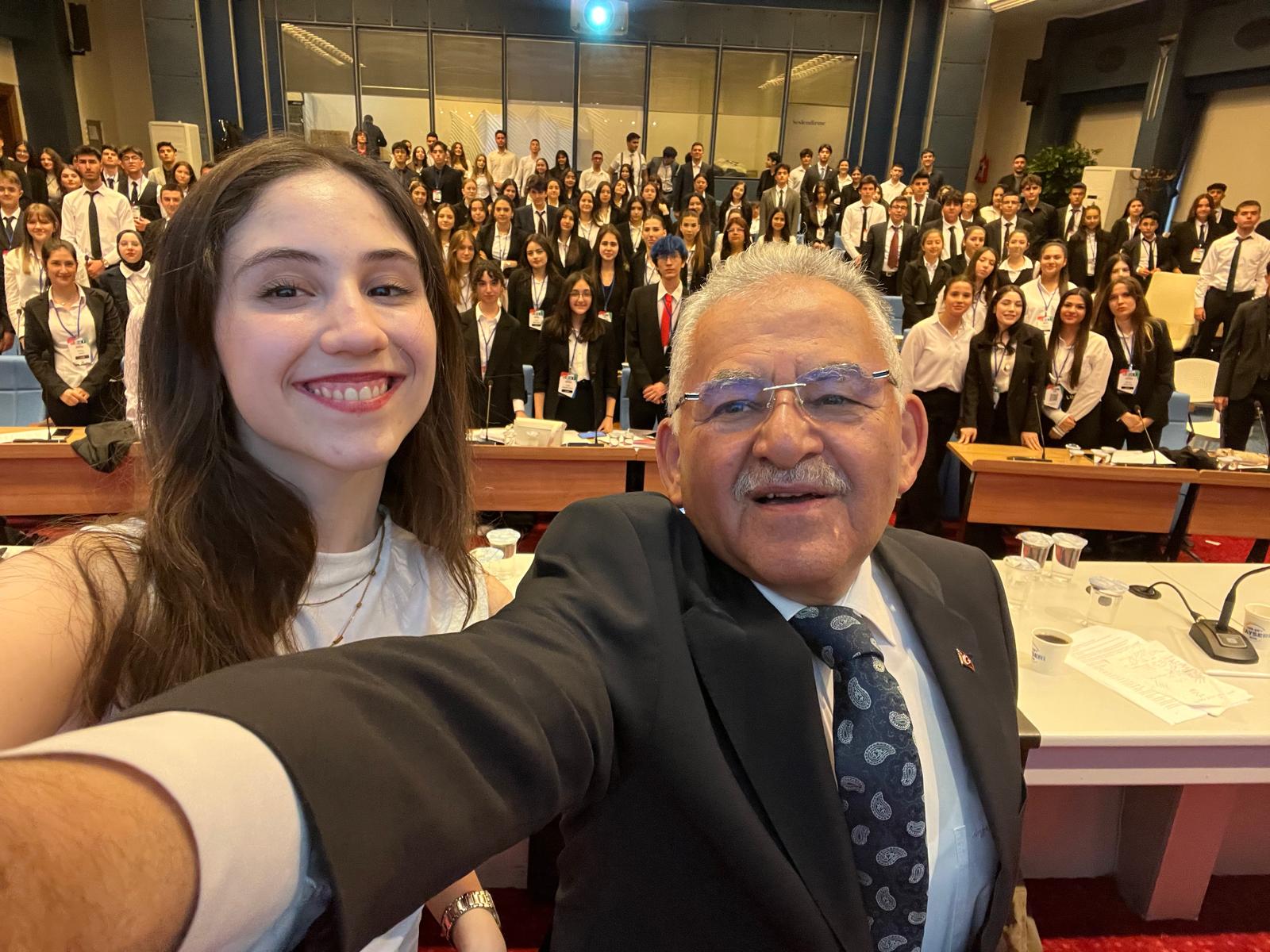 Öğrenci Dostu Başkan, Eğitim Öğretim Sürecinde Binlerce Öğrenciye Dokundu
