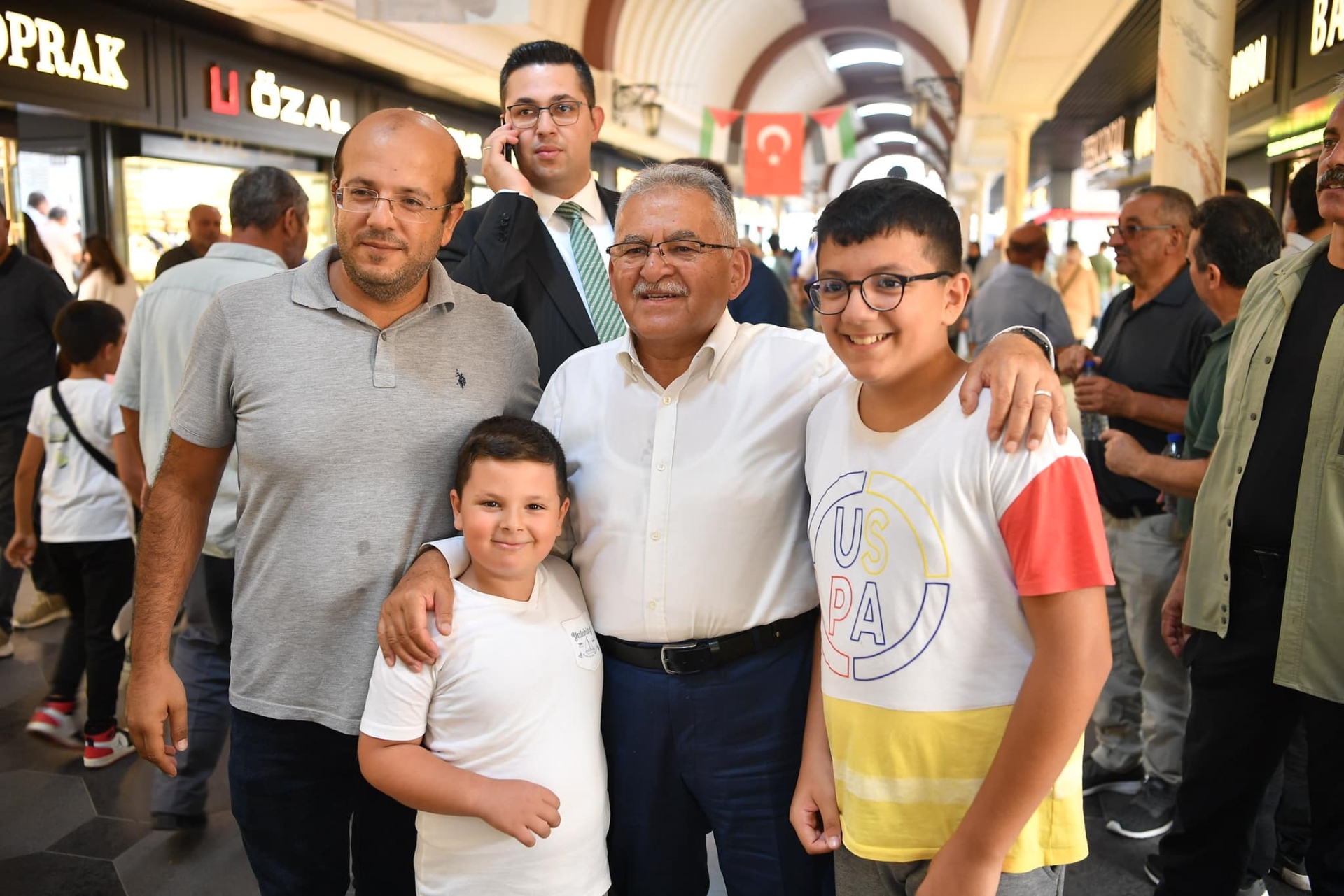 Başkan Büyükkılıç’tan Esnaf ve Vatandaşlarla Sıcak, Samimi Buluşma