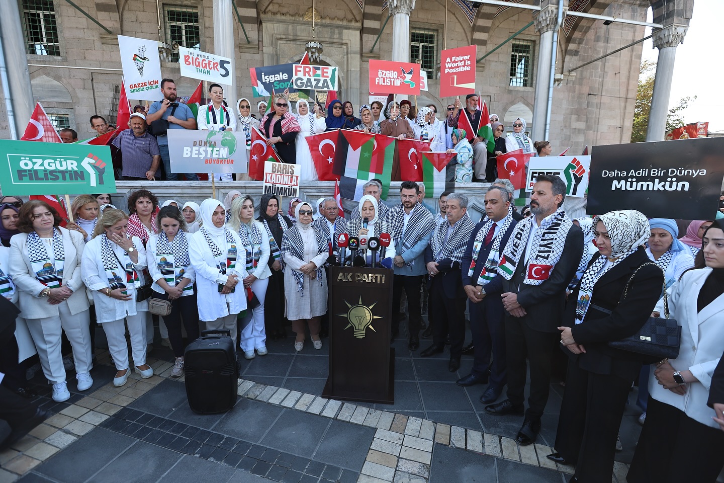 Büyükkılıç, Eşi Dr. Necmiye Büyükkılıç ile Birlikte “Gazze İçin Sessiz Çığlık” Programına Katıldı