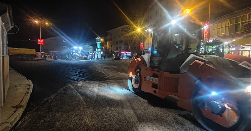 Büyükşehir’den Pınarbaşı İlçe Merkezinde Gece Mesaisi