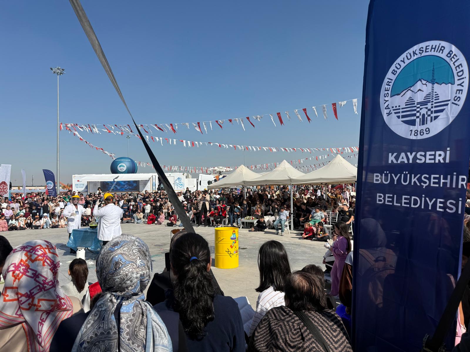 Büyükşehir'in Yoğun İlgi Gören 7. Bilim Festivali'ne Vatandaşlardan Övgü