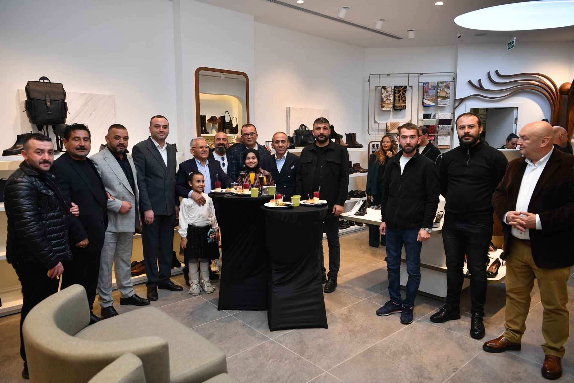 Başkan Büyükkılıç Esnafla Buluştu, Açılışlara Katıldı