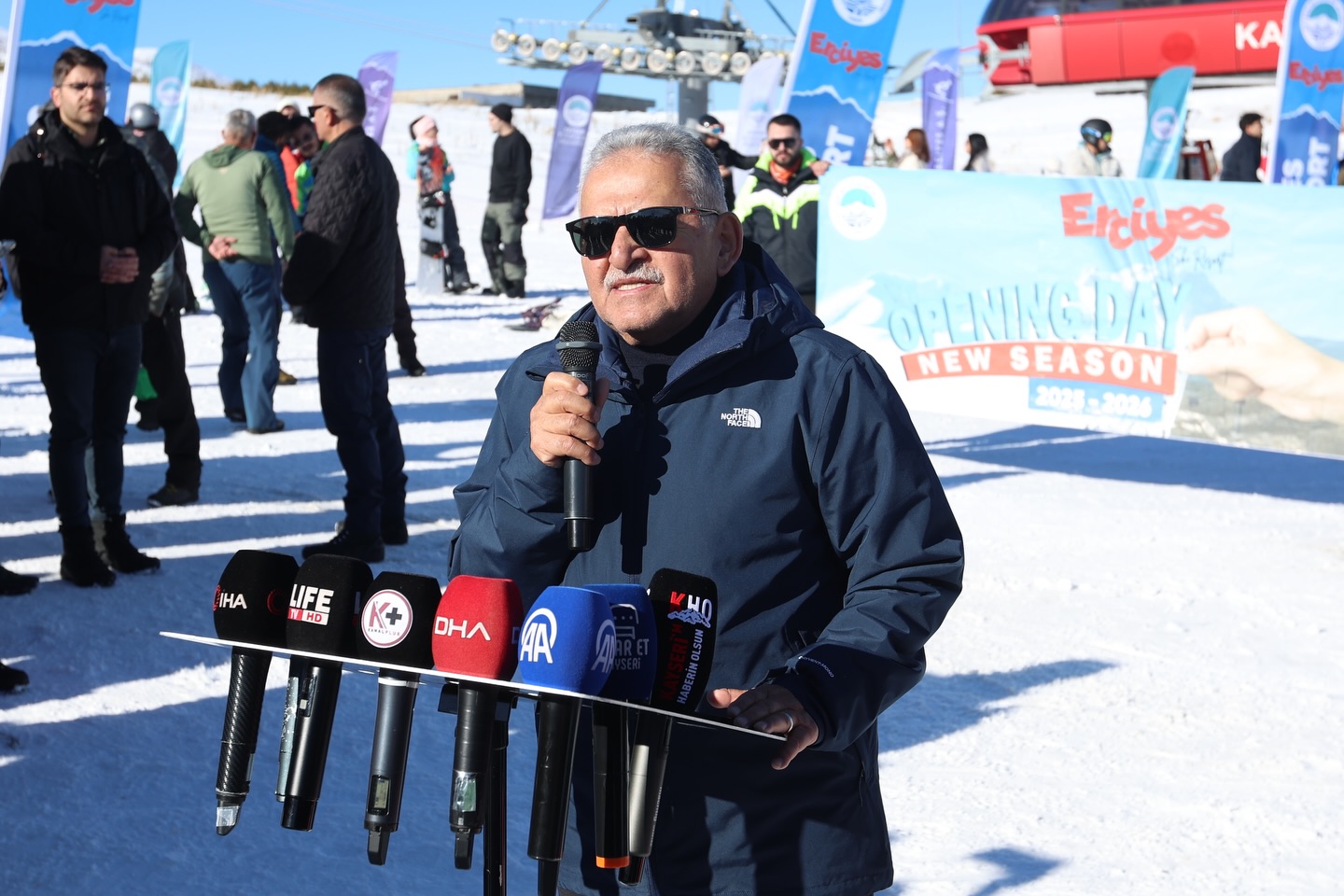 Başkan Büyükkılıç Zirvede, İlgiyle Beklenen Erciyes Kayak Sezonunu Açtı