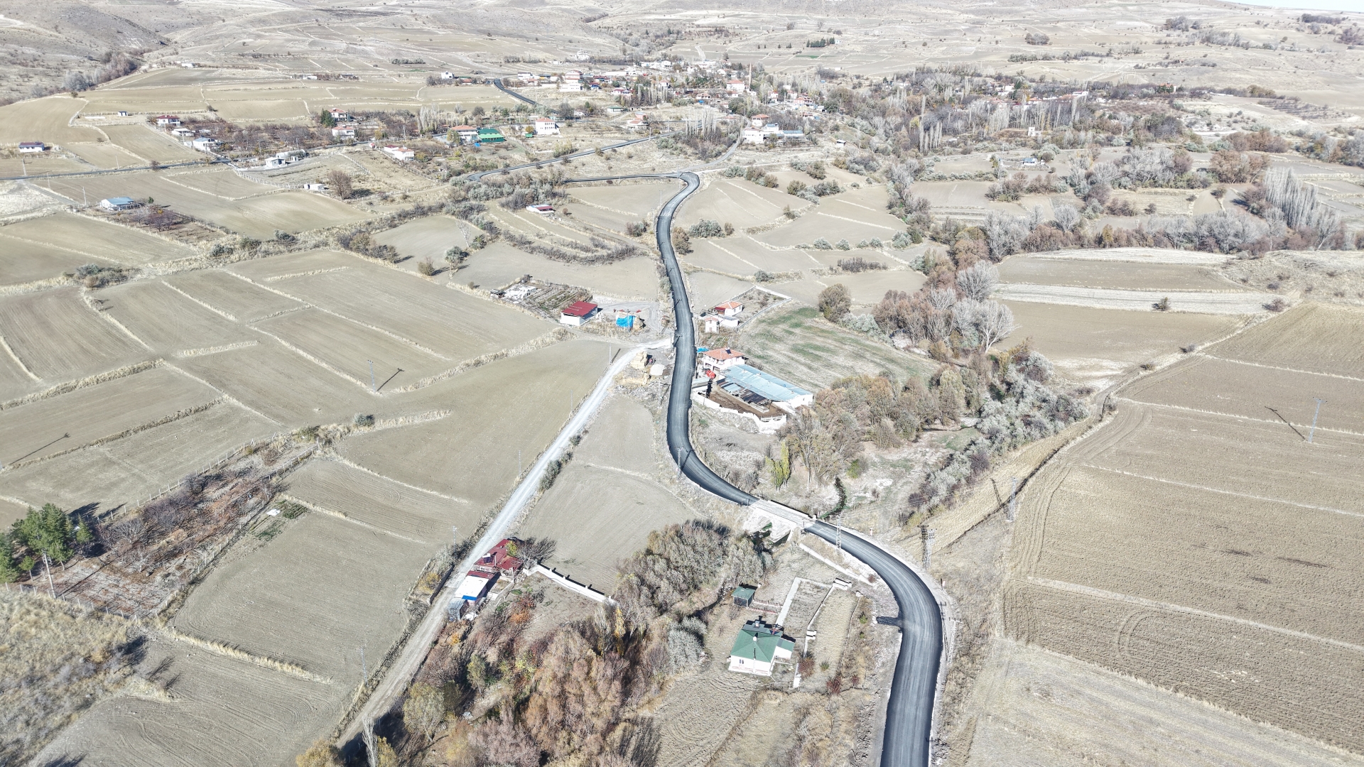 Büyükşehir’den Kocasinan İlçesi Höbek Mahallesi’ne 8 Bin 600 Tonluk Sıcak Asfalt