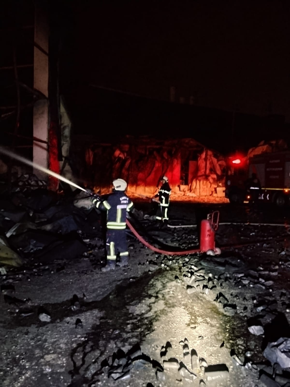 Kayseri Büyükşehir İtfaiyesi, Kırıkkale’deki Yangında Canla Başla Mücadele Ediyor