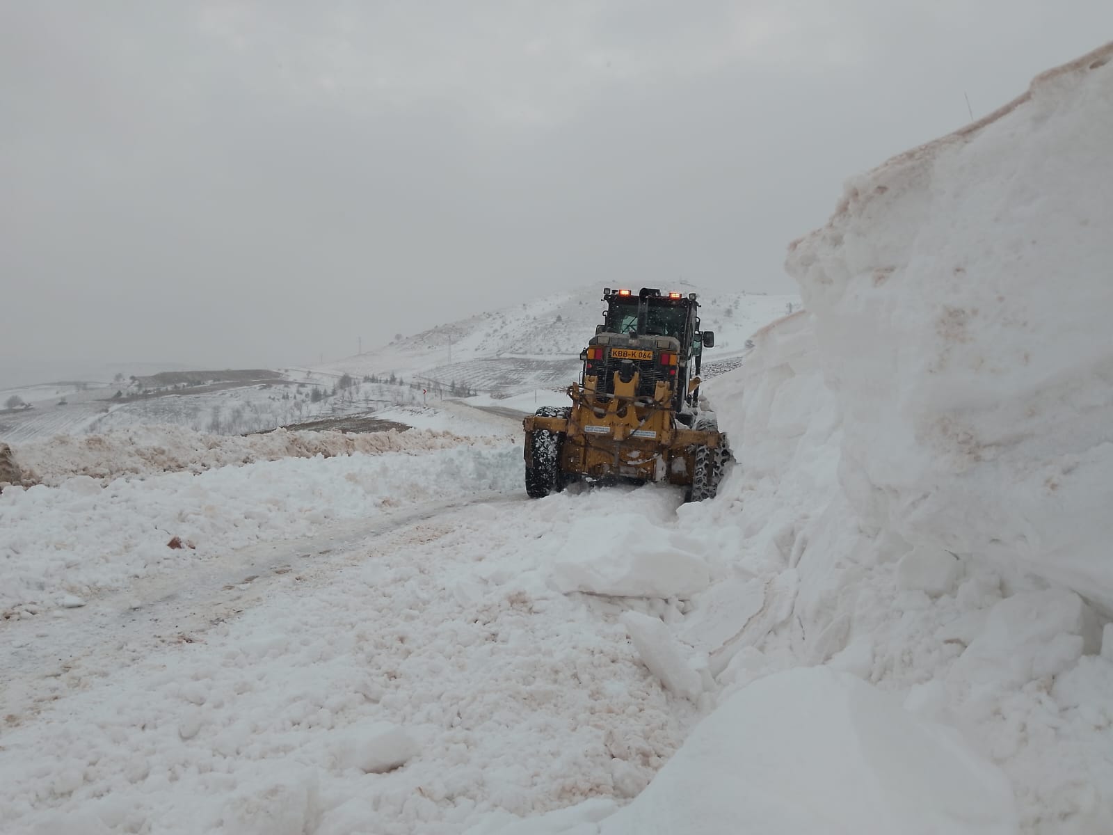 Büyükşehir Ekipleri, Kayseri’de Kar Dolayısıyla Kapalı Yok Bırakmadı