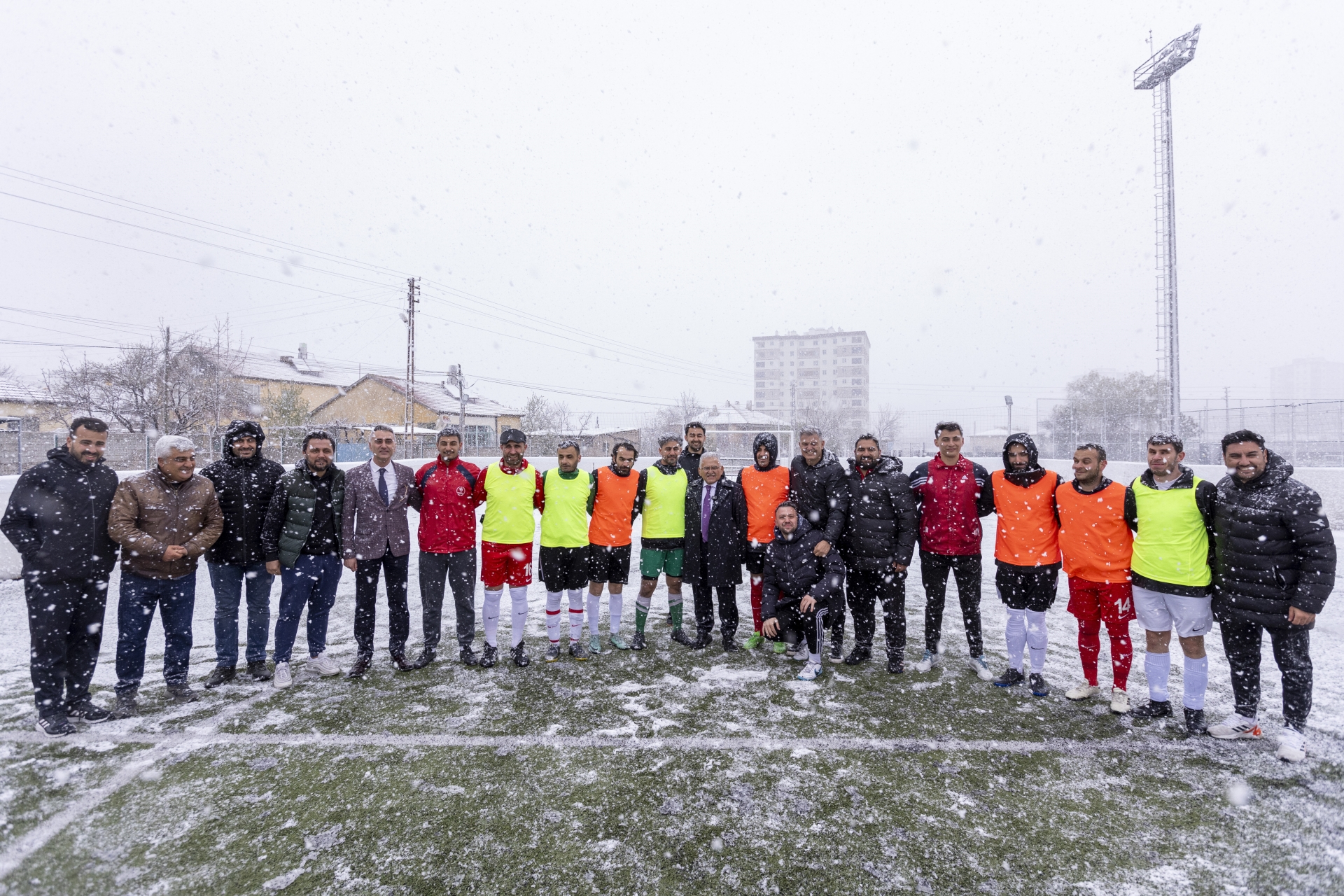 Başkan Büyükkılıç, Görme Engelliler B1 Futbol Milli Takımı’nın Kayseri Kampı’nı Ziyaret Etti