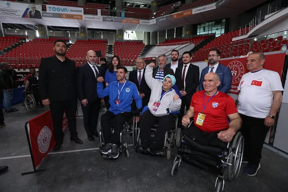Başkan Büyükkılıç, Türkiye Bilek Güreşi Şampiyonası’nda Yarışan Sporcularla Bir Araya Geldi