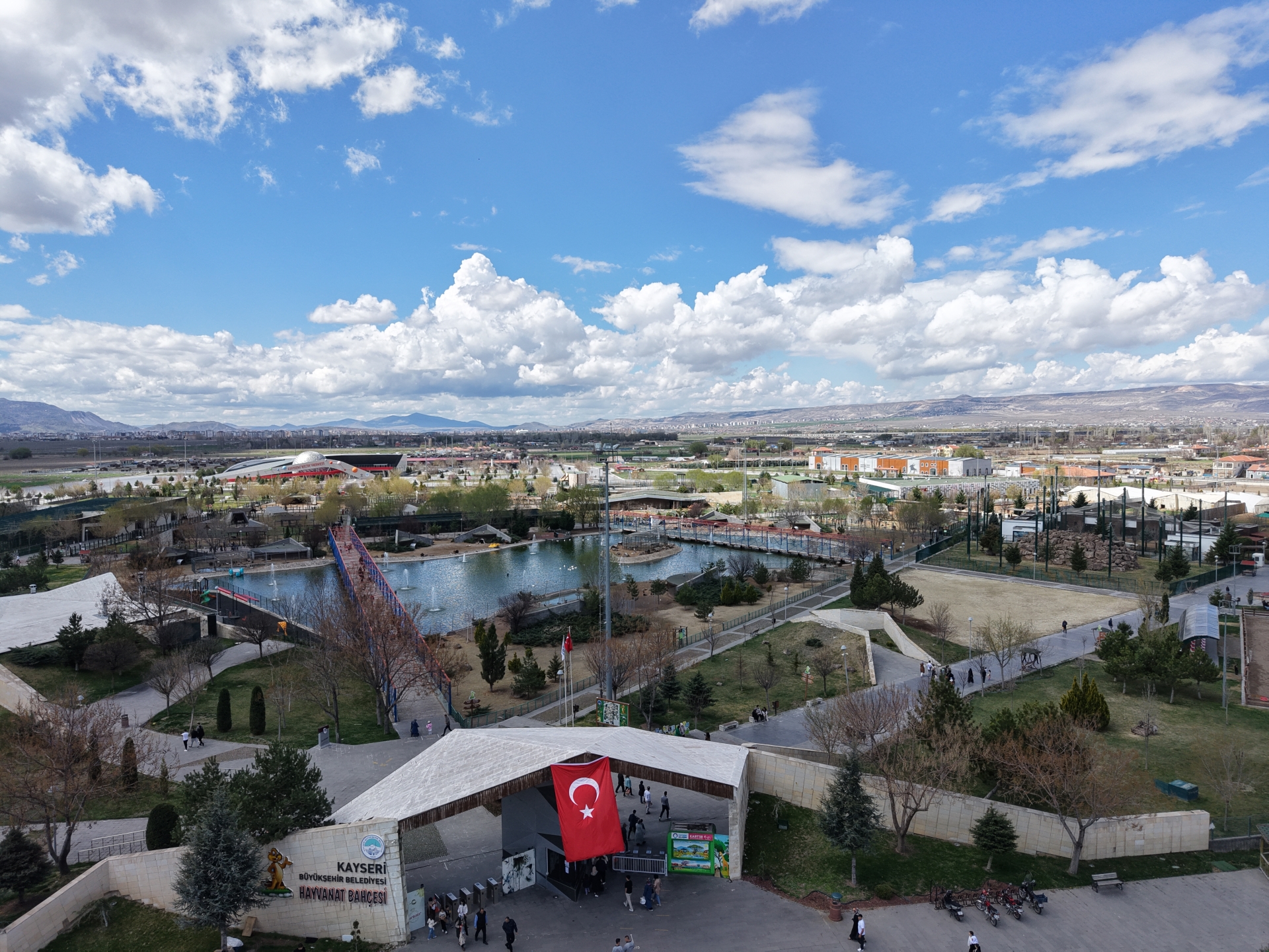 Büyükşehir Hayvanat Bahçesi’ne Ziyaretçi Akını: Tatilde 64 Bin Kişi Ziyaret Etti