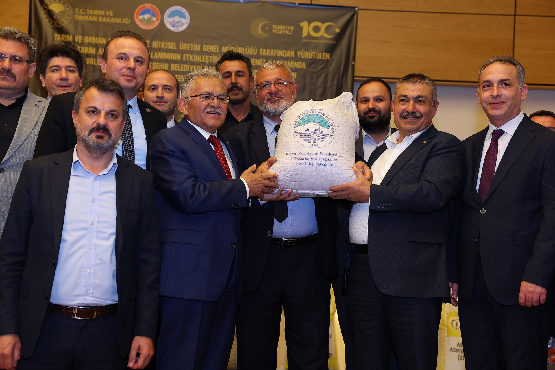 Üreticinin Dostu Başkan Büyükkılıç, 2025’te de Tohum Dağıtımına Devam Ediyor