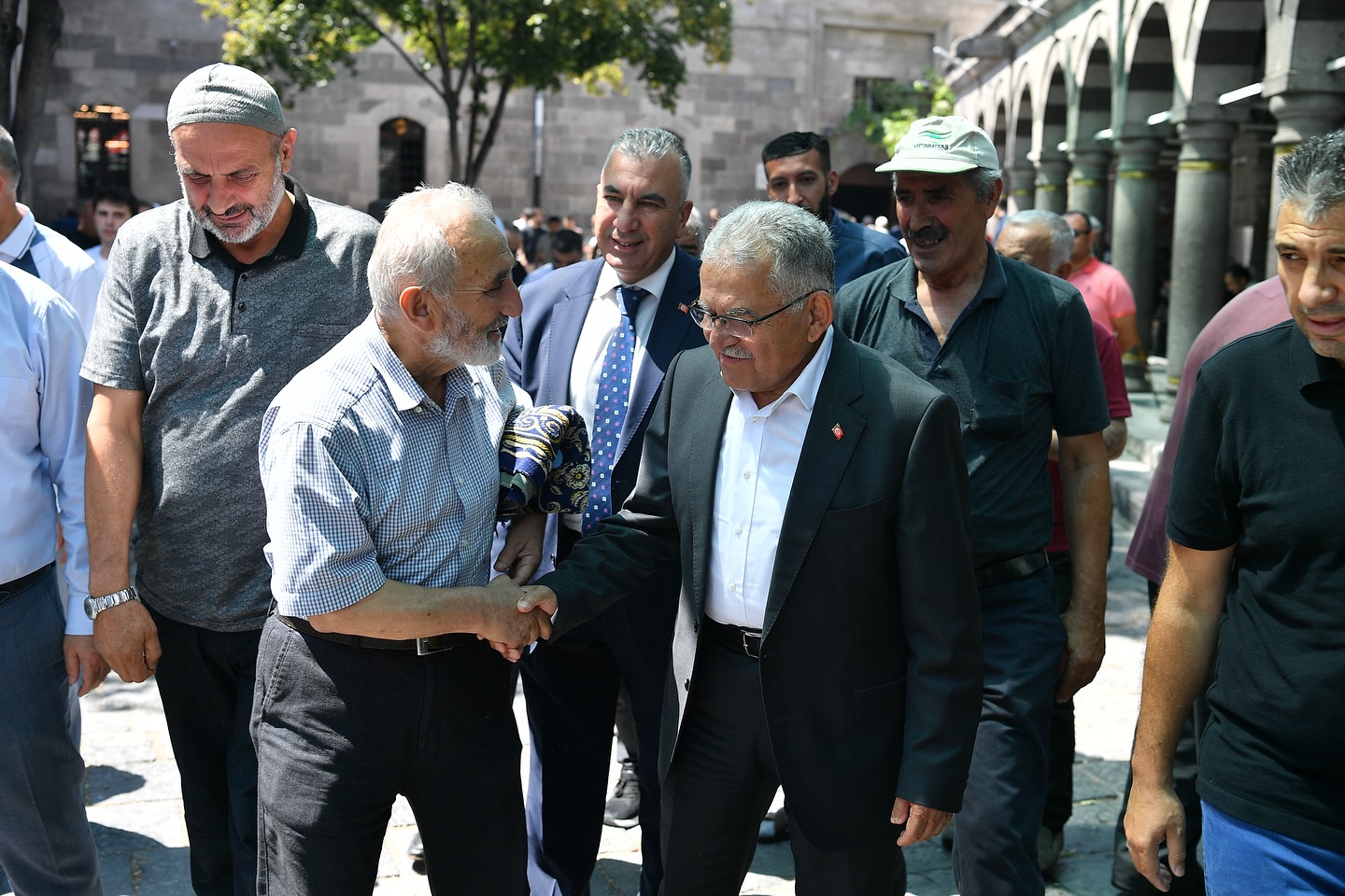 Başkan Büyükkılıç’tan Esnaf ve Vatandaşla Samimi Buluşma