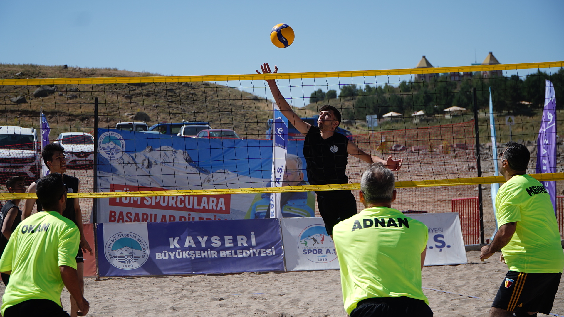 Büyükşehir’in En Havalı Voleybol Turnuvası’nda İlk Düdük Çaldı