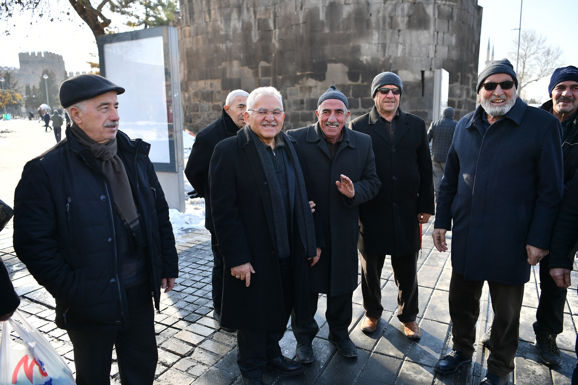 Başkan Büyükkılıç’tan Sivas Caddesi’nde Esnaf ve Vatandaşlarla ‘Tatlı’ Buluşma
