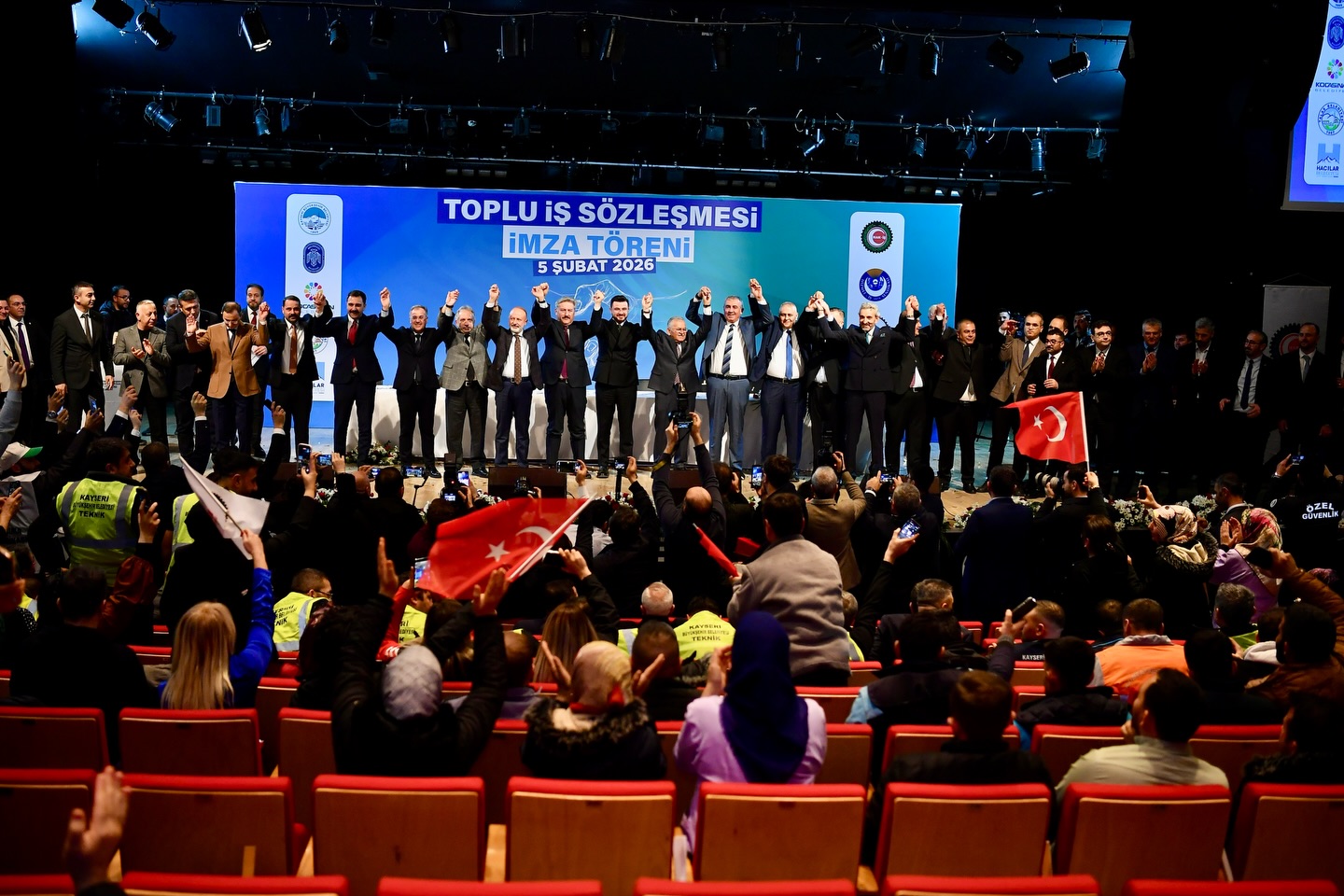 Başkan Büyükkılıç, Toplu İş Sözleşme Töreni’nde, Personelin Sevincine Ortak Oldu