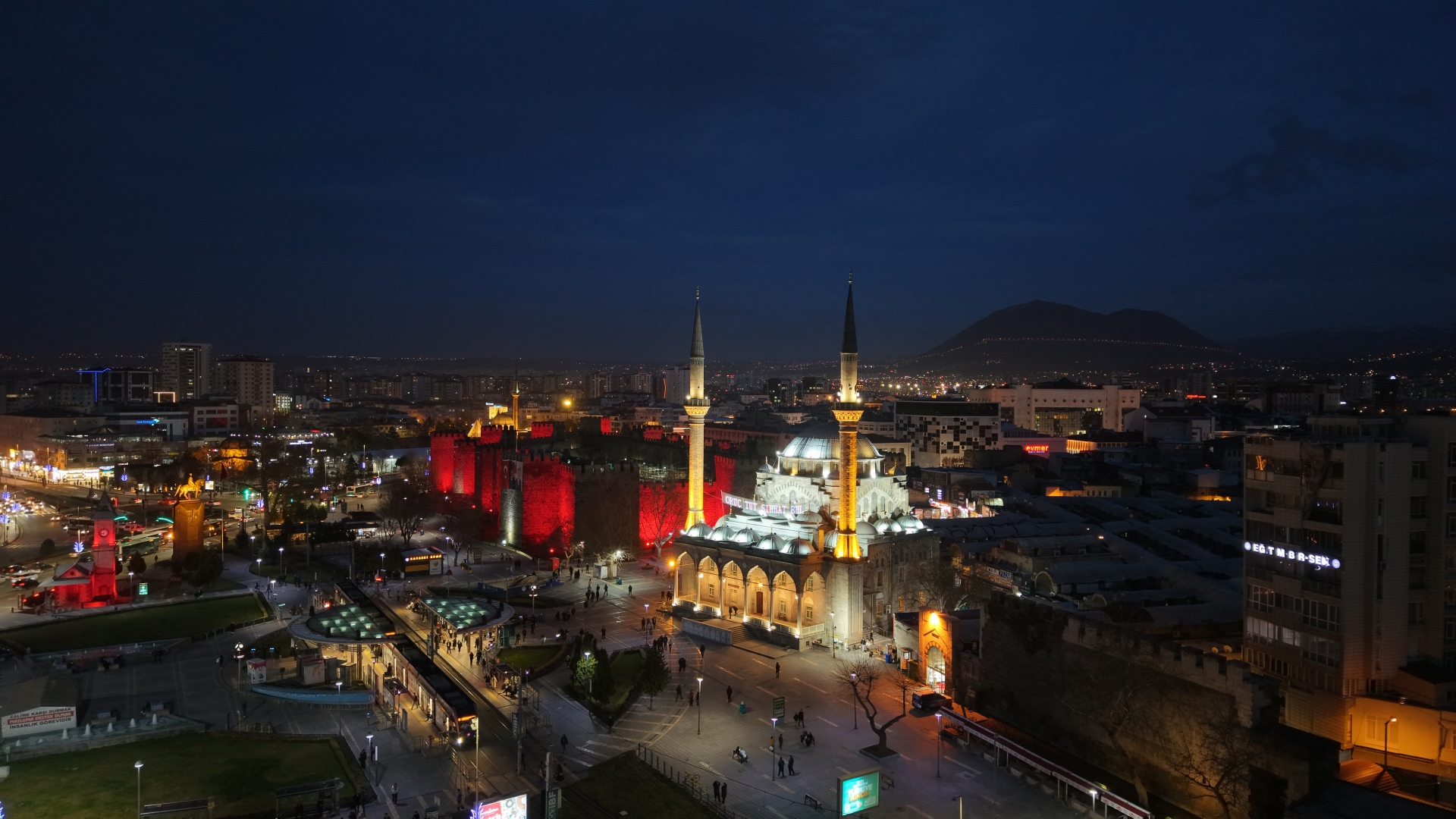 Büyükşehir ile Kayseri, Ramazan’ı Işık ve Renk Şöleni ile Karşıladı