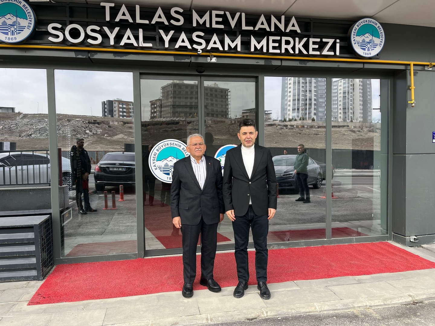 Başkan Büyükkılıç ve Bakan Yardımcısı Boyraz, Talas Mevlana Sosyal Yaşam Merkezi’ni Ziyaret Etti