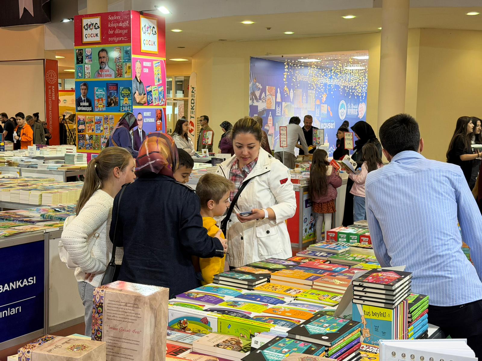 8. Kayseri Kitap Fuarı’na Son İki Günde Yoğun İlgi: Kitap Kokusu Almayan Kalmasın!