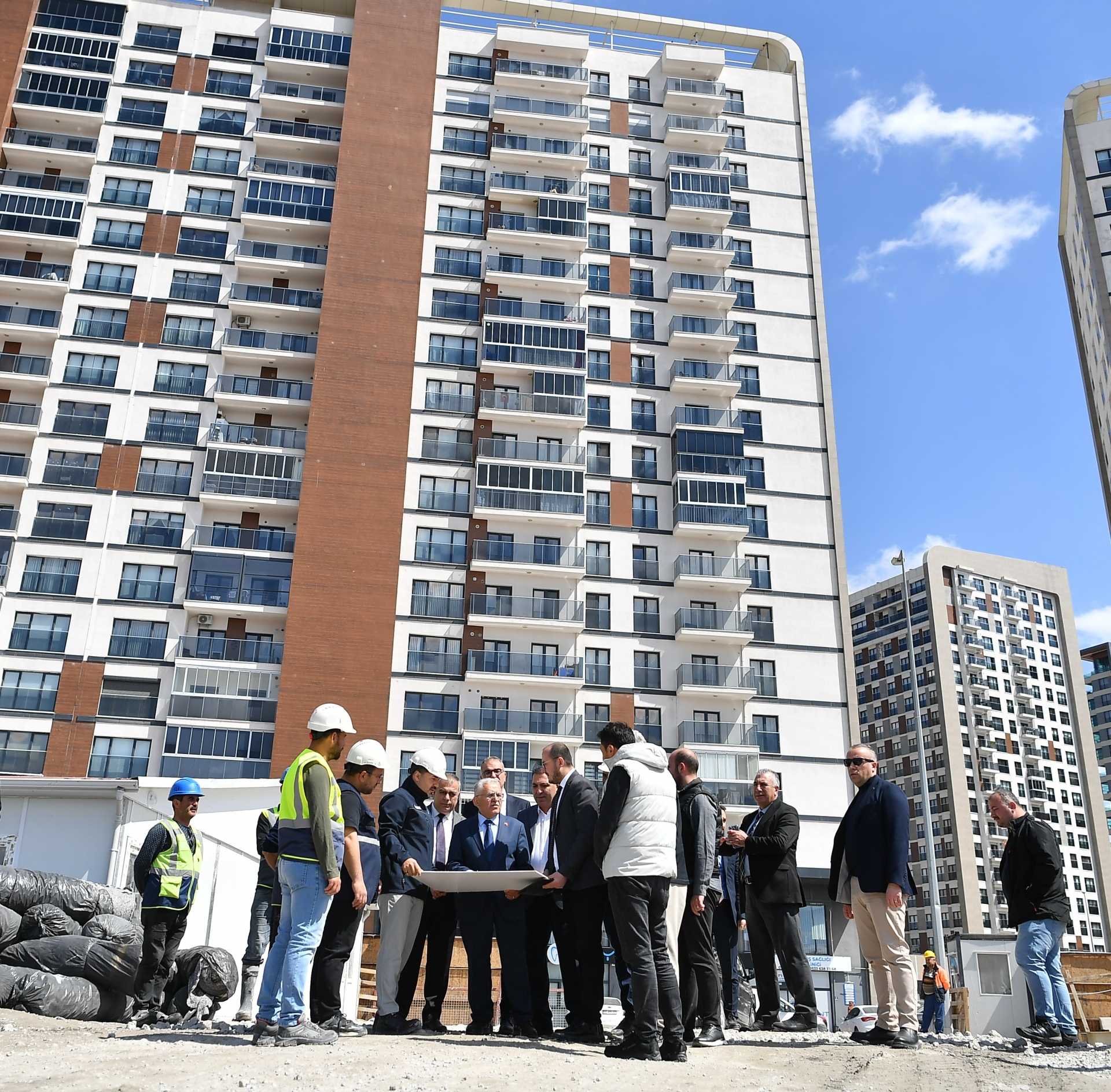 Sahabiye’de Dönüşüm Hızlanıyor: Başkan Büyükkılıç Çalışmaları Yerinde İnceledi, Bölge Sakinlerinden Özür Diledi