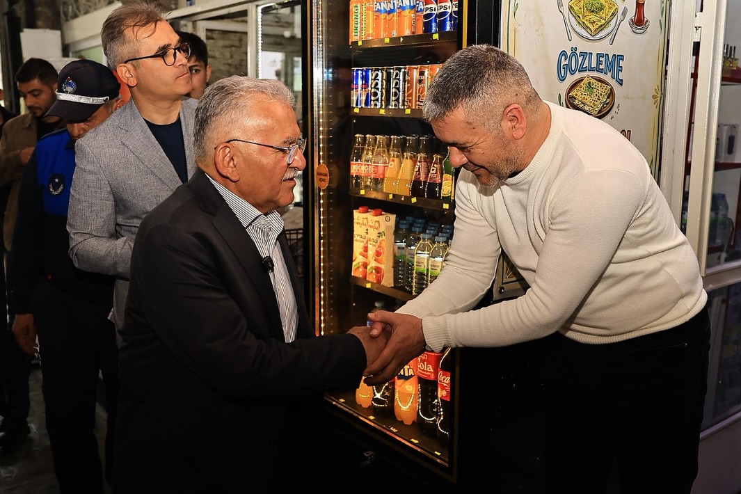 Başkan Büyükkılıç’tan Çarşı Ziyareti: Esnaf ve Vatandaşla Samimi Buluşma