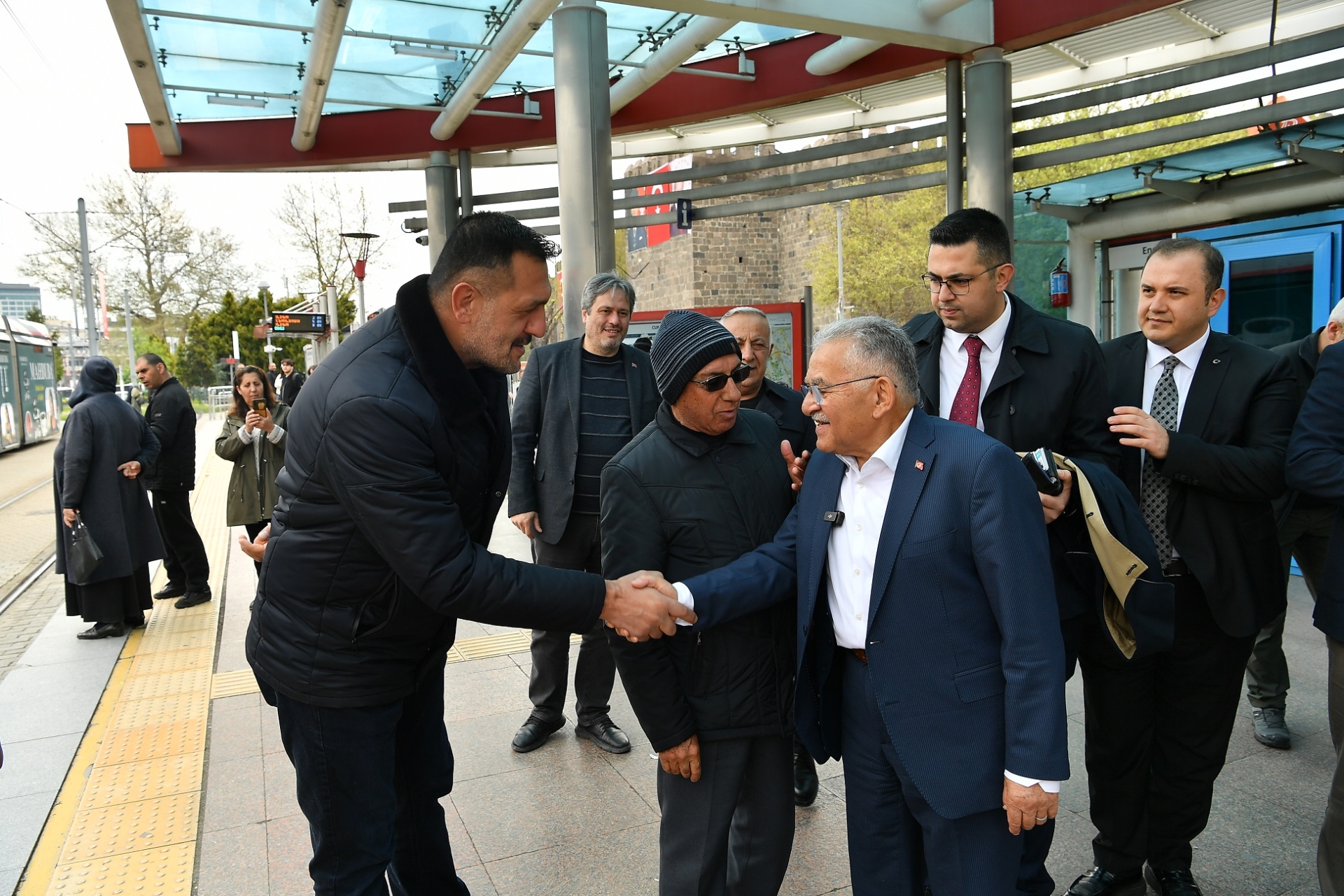Başkan Büyükkılıç’tan Tramvayda Sıcak ve Samimi Yolculuk