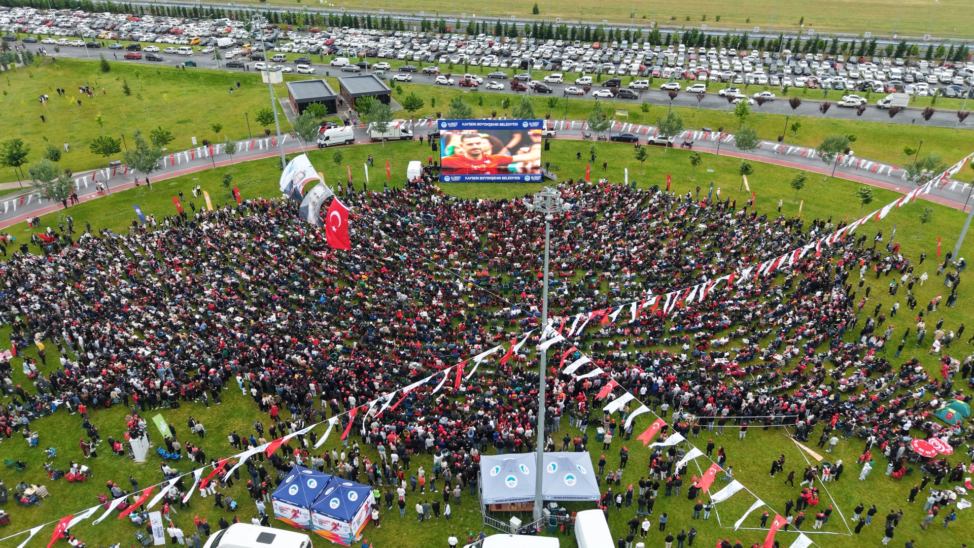 Büyükşehir ile Ay Yıldızlı Heyecan: Kayseri Milli Takım İçin Tek Yürek Oldu