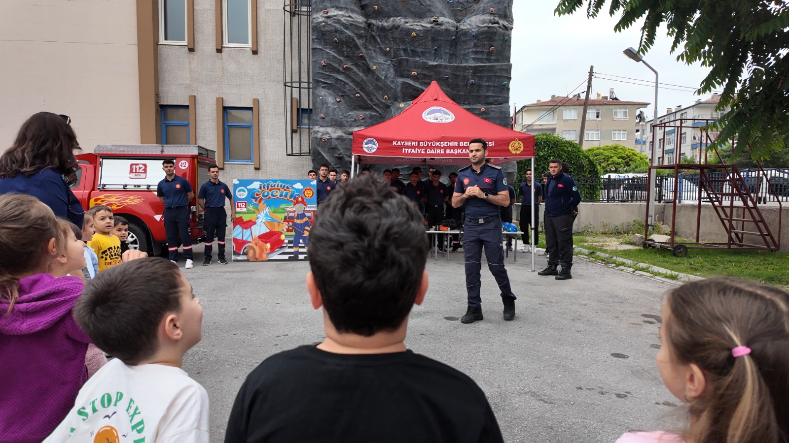 Kayseri Büyükşehir İtfaiye’den Anaokulu Öğrencilerine Afetlere Hazırlık Eğitimi