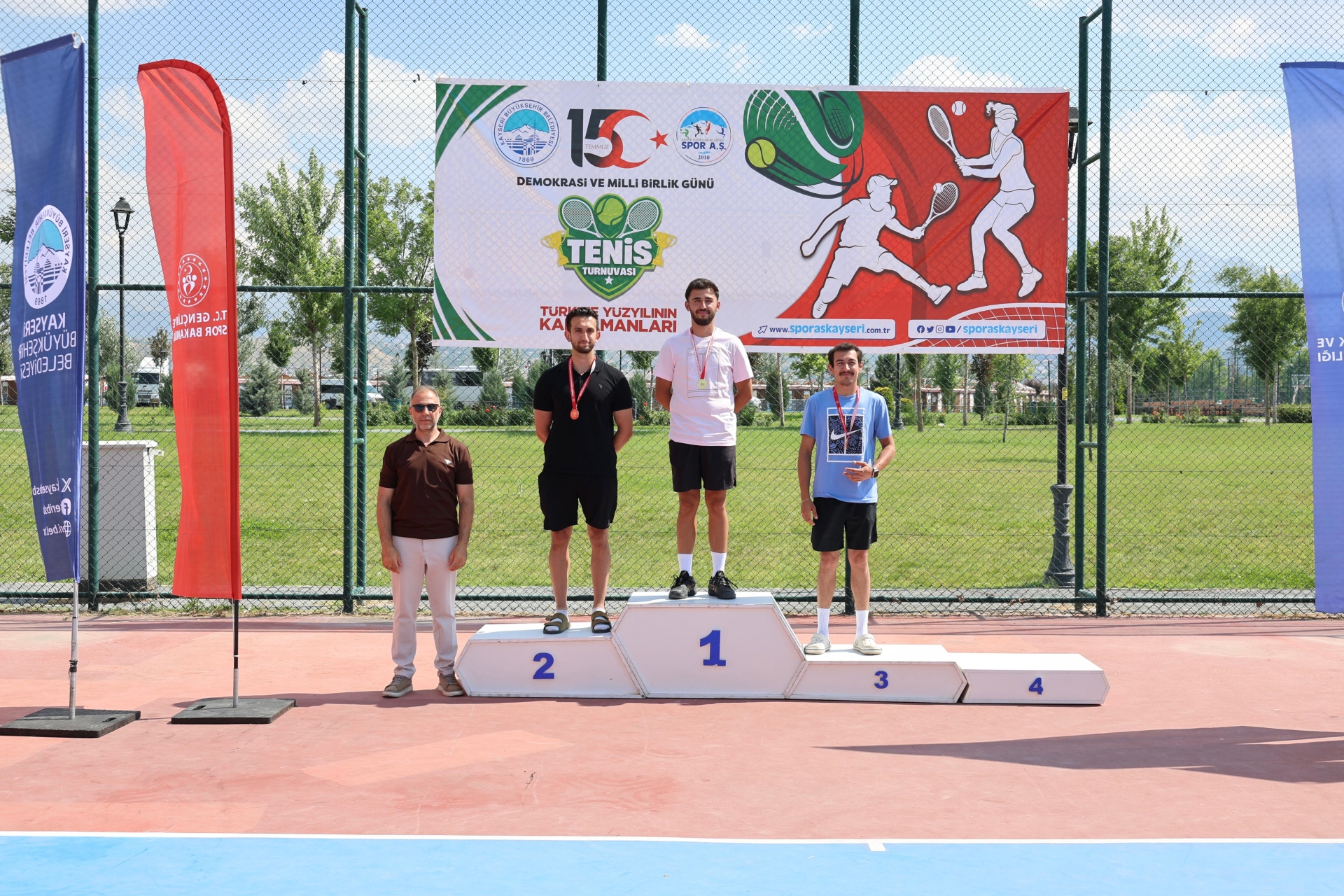 Büyükşehir'in 15 Temmuz Tenis Turnuvası Şampiyonları Belli Oldu