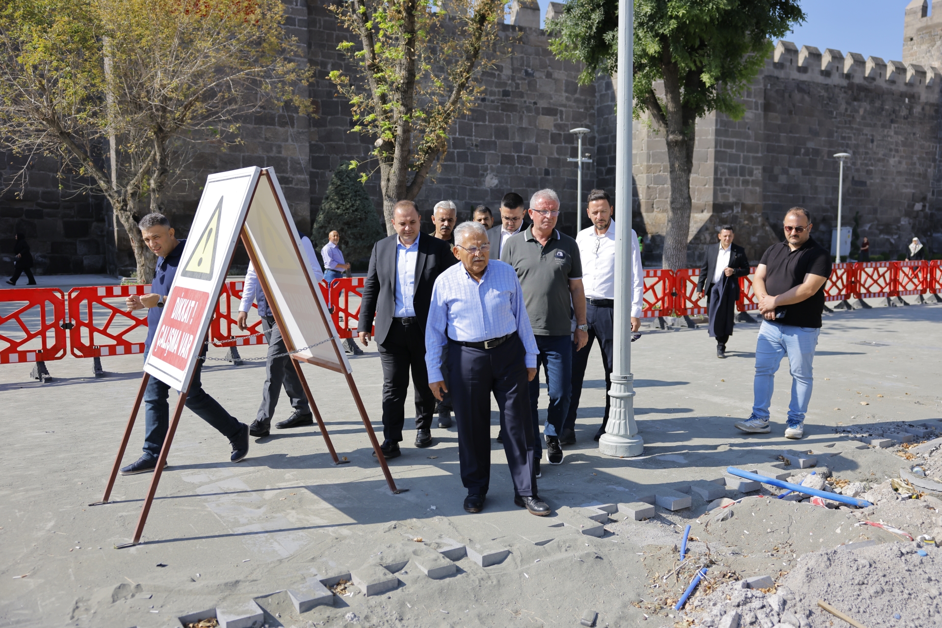 Başkan Büyükkılıç'tan Cumhuriyet Meydanı ve Yeraltı Çarşısı'ndaki Yatırımlara Yakın Takip