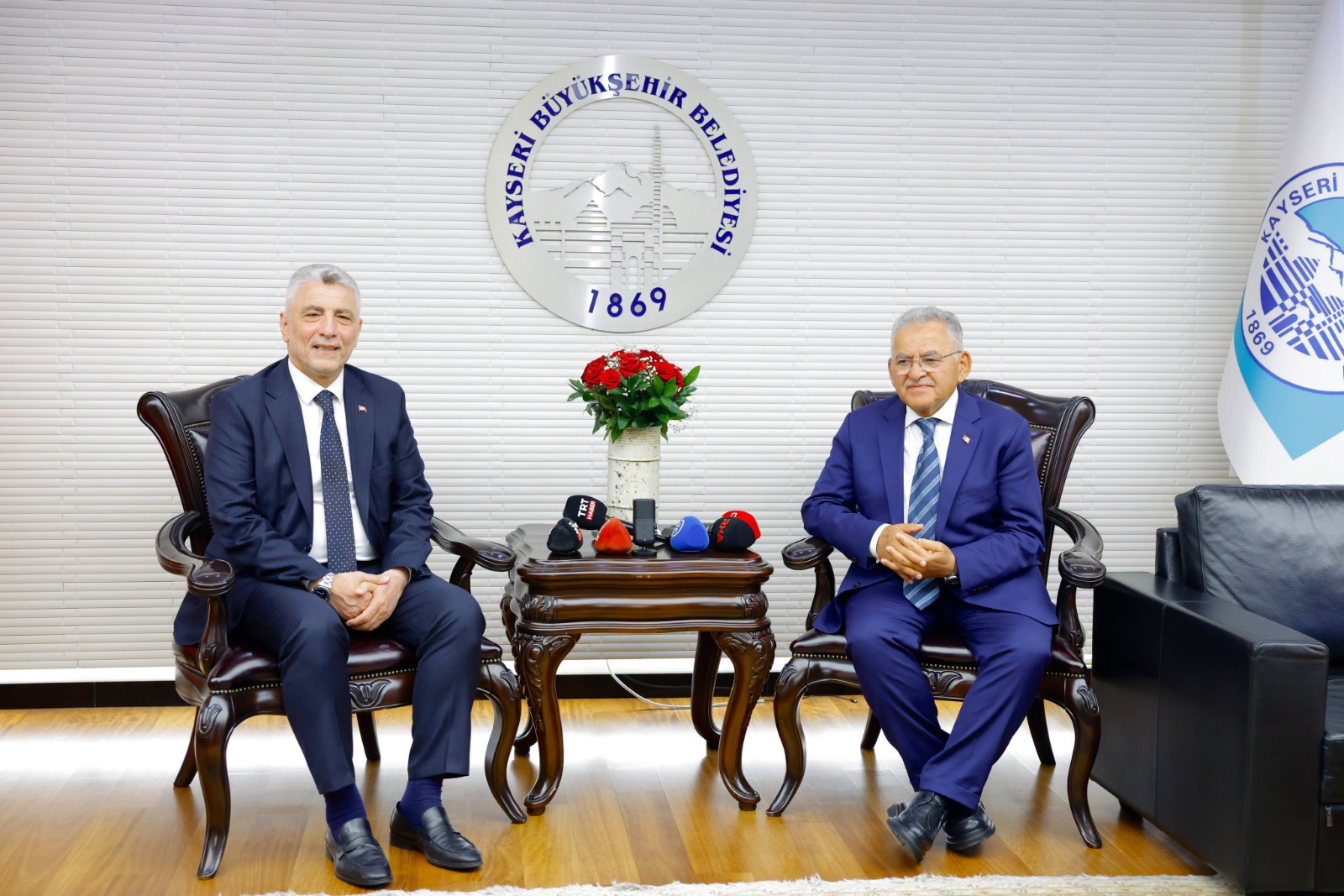 Başkan Büyükkılıç’ı Ziyaret Eden Bakan Bolat’tan Kayseri’ye Belediyecilik ve Şehircilik Övgüsü