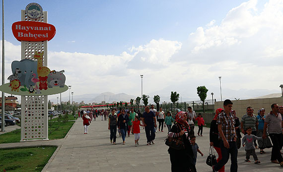 Büyükşehir'den Karne Hediyesi