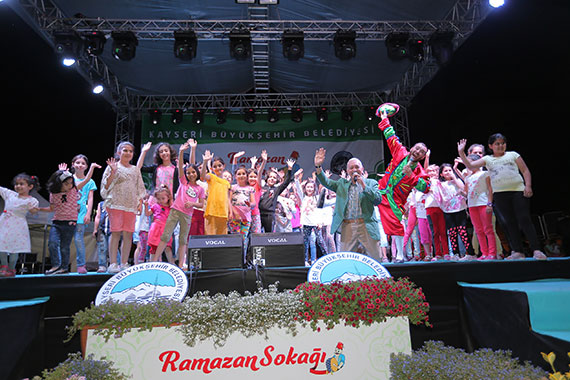 Ramazan Sokağı'nda Goncagül Gecesi