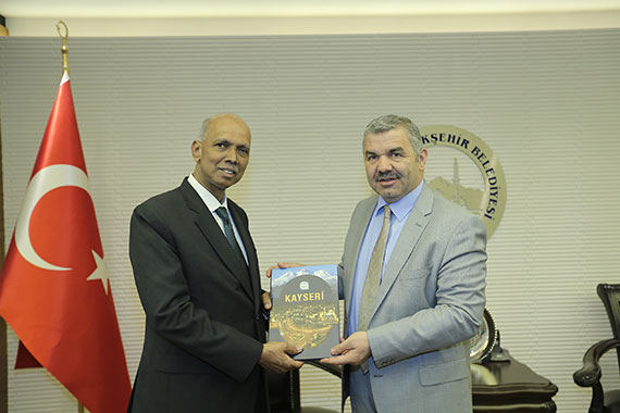 Singapur Büyükelçisi Büyükşehir'de
